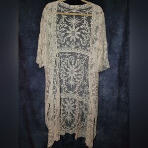 Elegant Ivory Lace Pattern Kimono